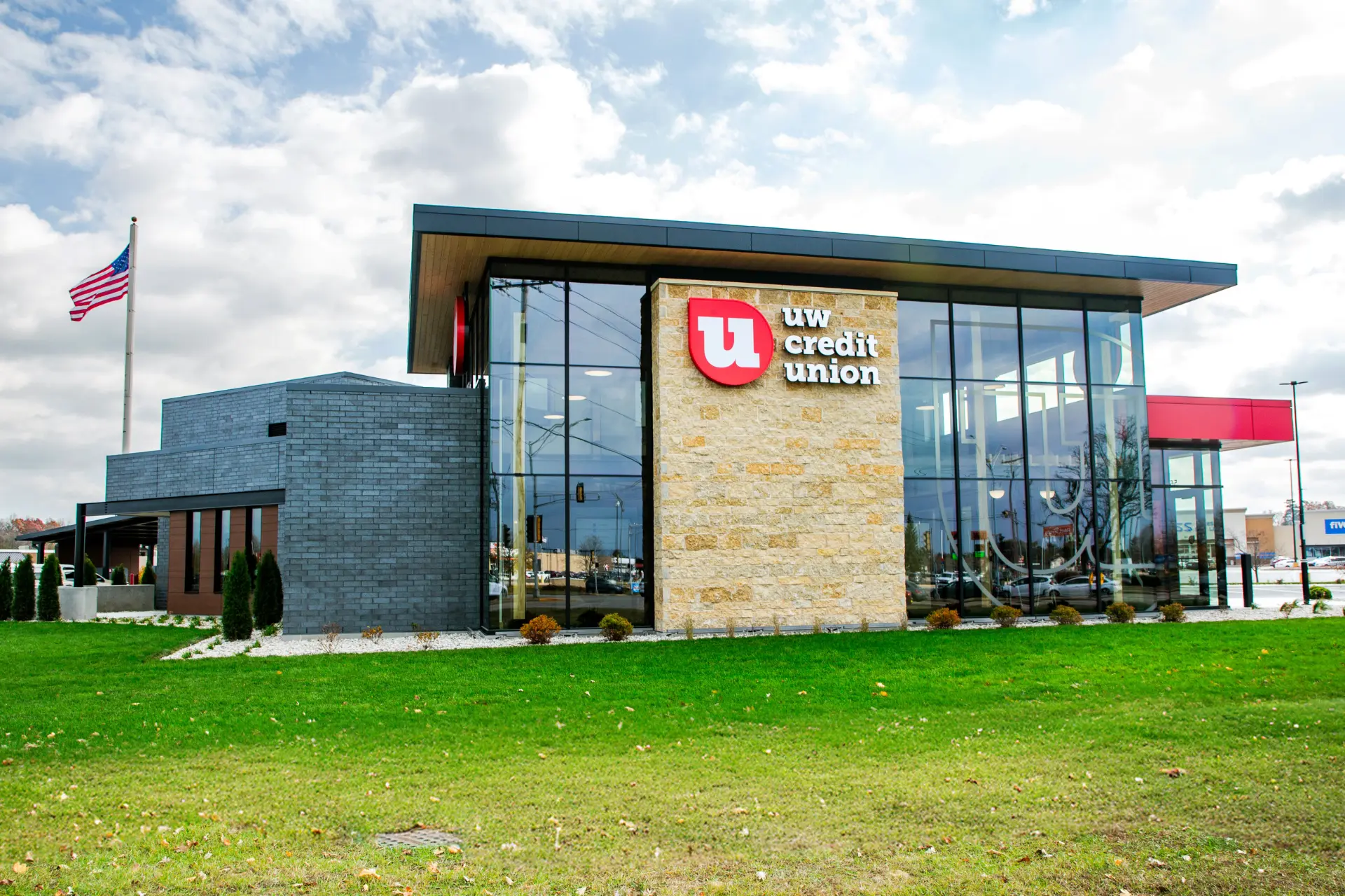 An exterior photo of the new Stevens Point UW Credit Union branch opening on November 19th.